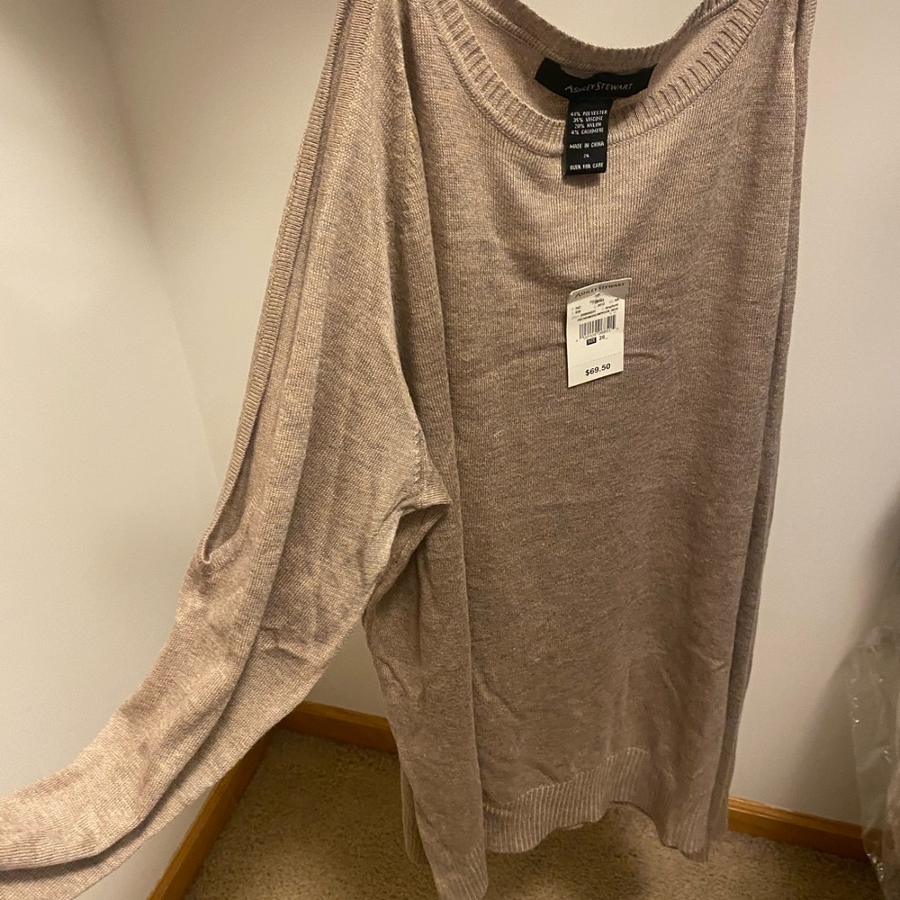 Ashley Stewart ladies NWT cold shoulder top